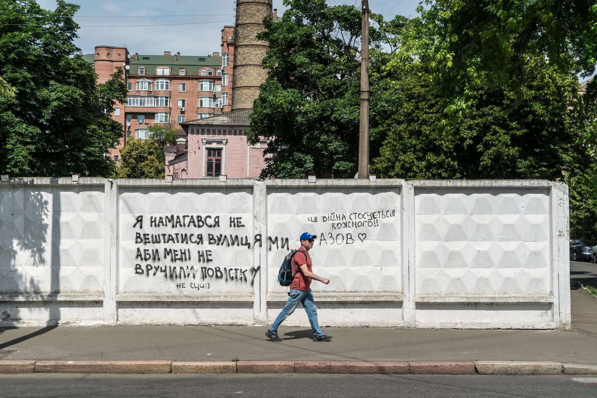 У той час як Україна збільшує призов до армії, деякі чоловіки переховуються